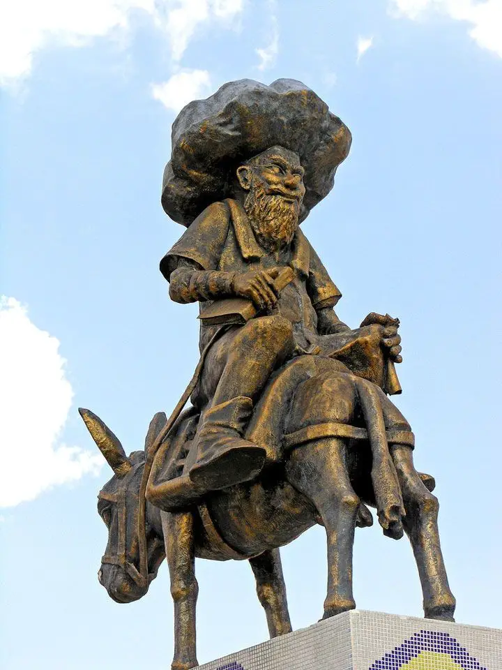 Eine andere Juha-Statue in Yenisehir, Türkei
