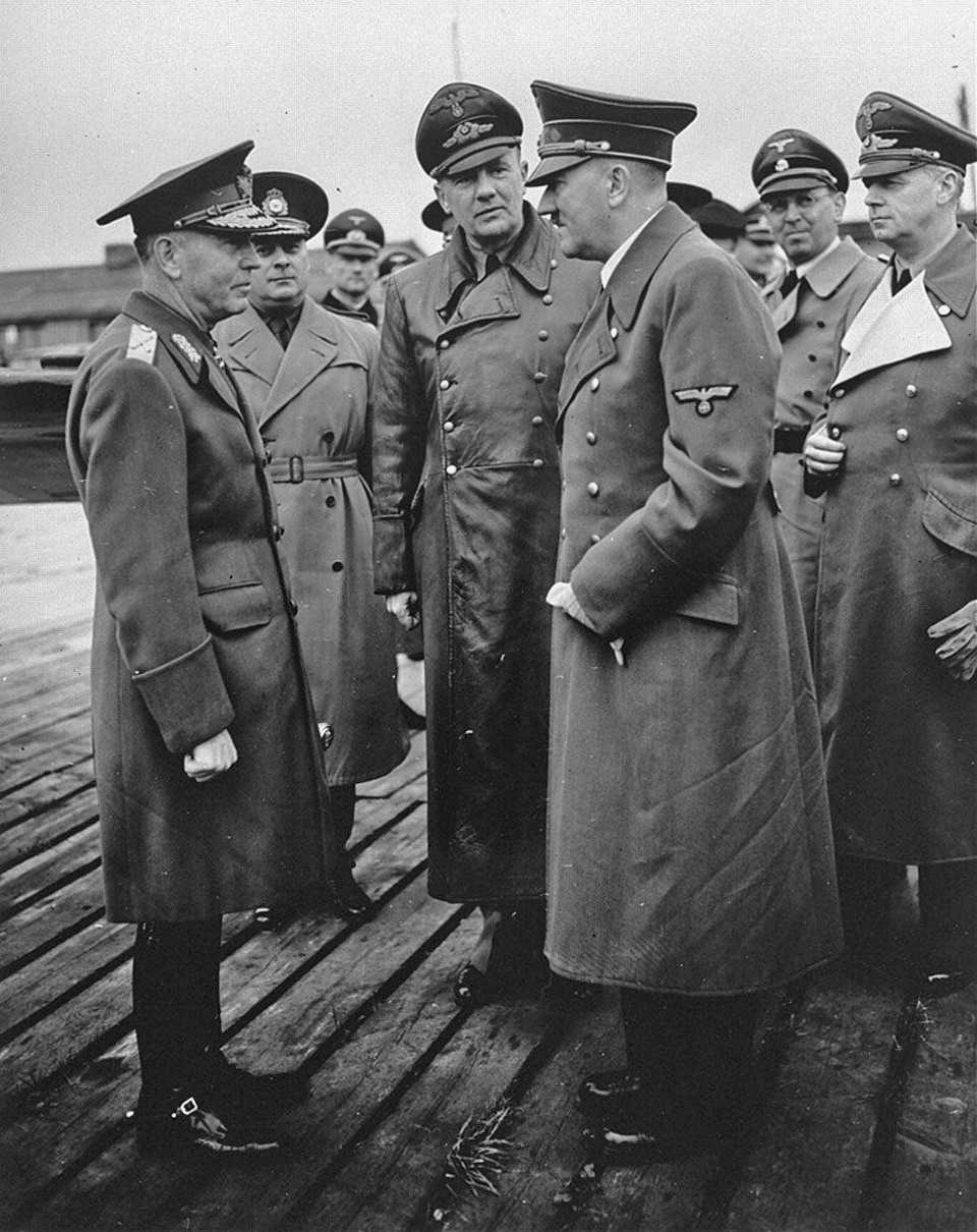 هتلر في لقاء مع حليفه رجل الدولة الروماني (يون أنتونيسكو). صورة: CORBIS
