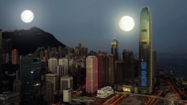 القمر في سماء الصين