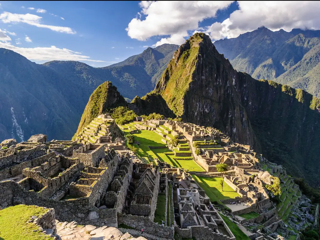 ماتشو بيتشو، واحدة من عجائب الدنيا السبع الجديدة. الصورة من Shutterstock / Anton_Ivanov
