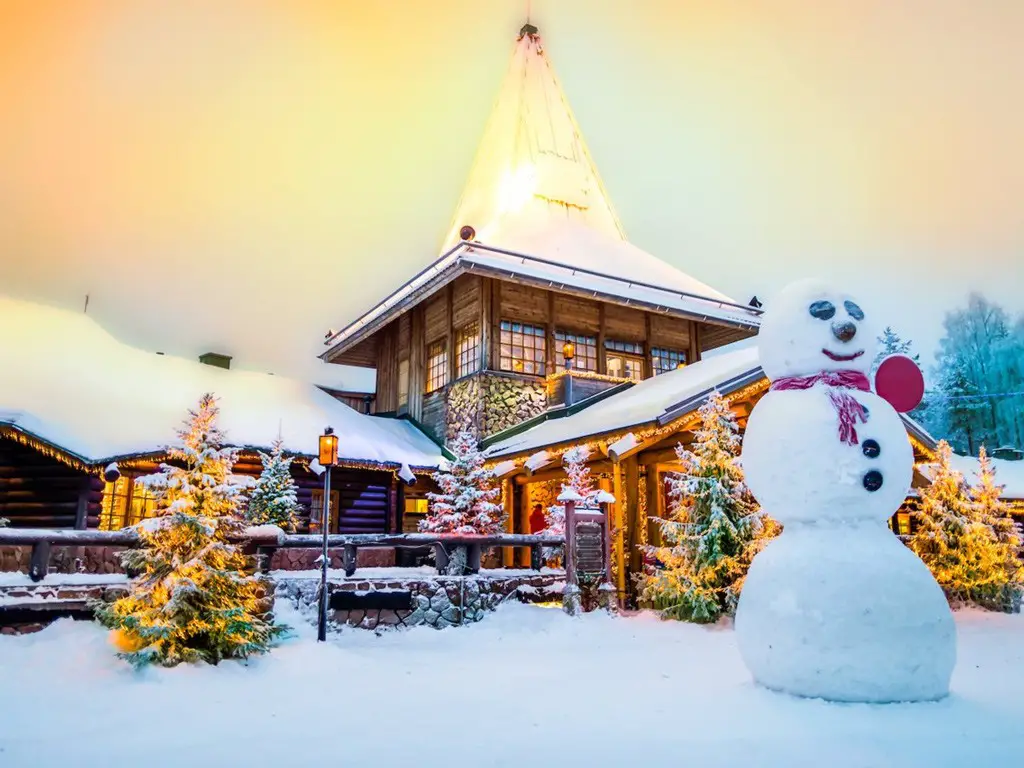 قرية (سانتا كلوز) في إقليم (لابلاند). صورة: Aleksei Verhovski/Shutterstock