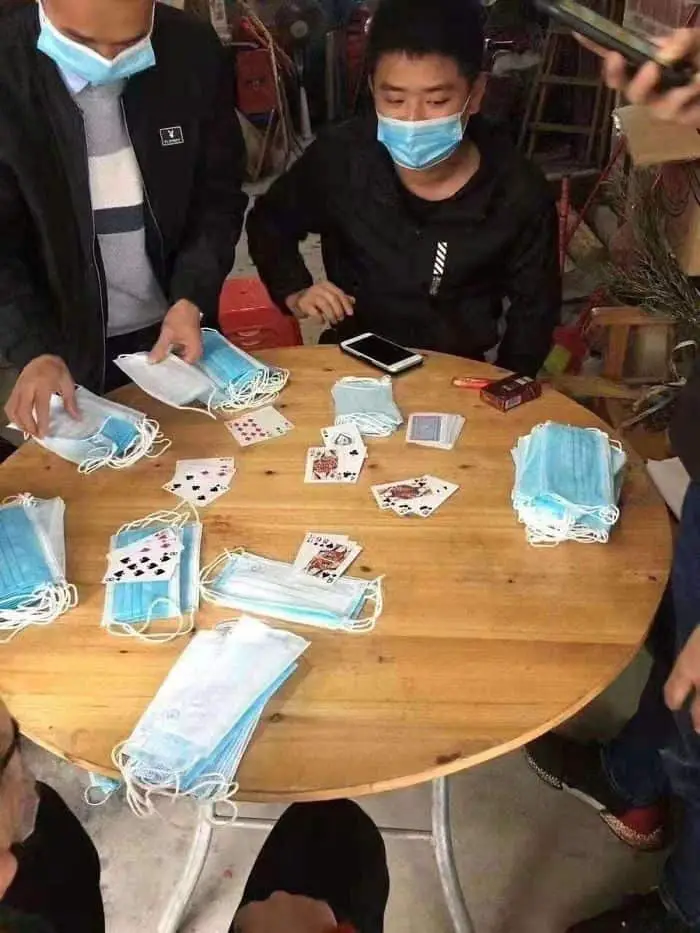 أصبحت الكمامات الطبية سلعة ثمينة في الصين